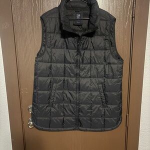 GAP Men's Black Puffer Vest